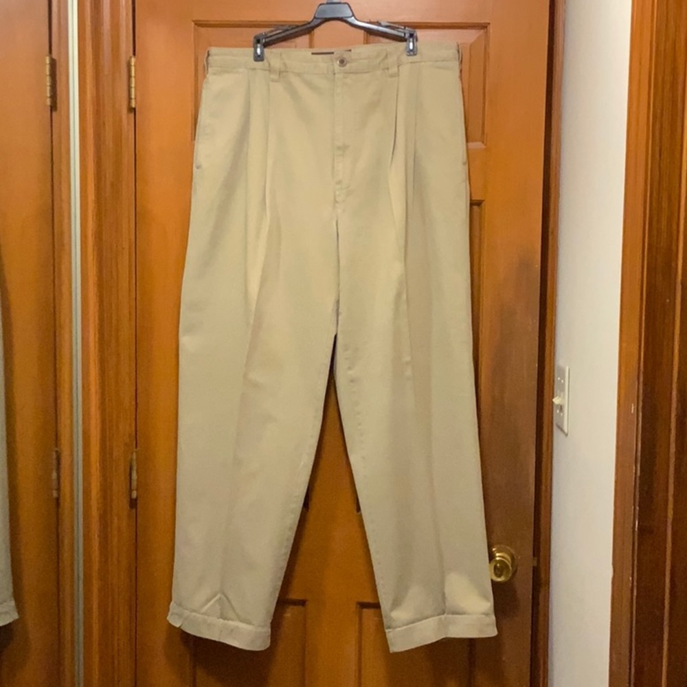 Men’s Abercrombie & Fitch khaki ‘s